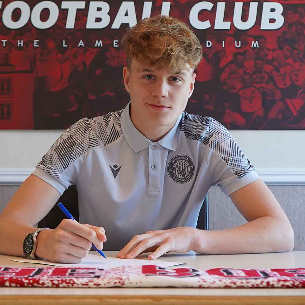 Stevenage Player: Ellis Bates (Defence)