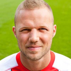 Looking to rebuild the squad after relegation from League One in 2014, a trio of additions kicked things off; Harry Worley being one of them