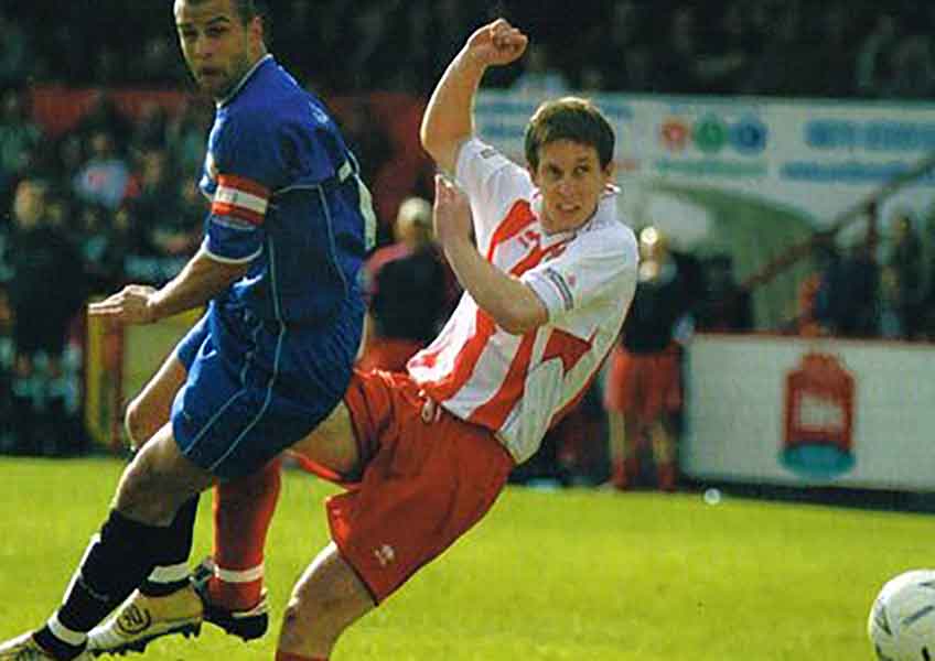 Darryn Stamp in action for Boro' vs Dagenham & Redbridge on Good Friday 2005